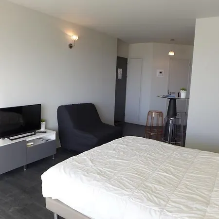 Beautiful Miramar Studio, South-facing, Waterfront Appartement *